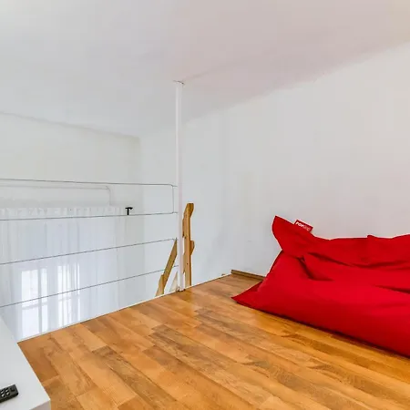 Nuka With Ac Apartament