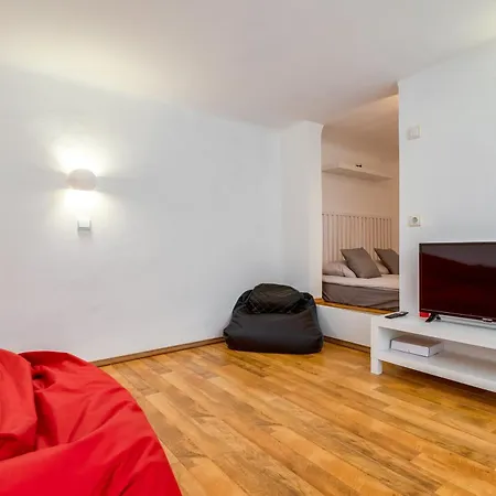 Nuka With Ac Daire *