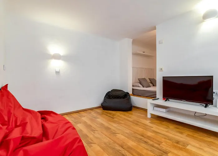 Nuka With Ac Daire *