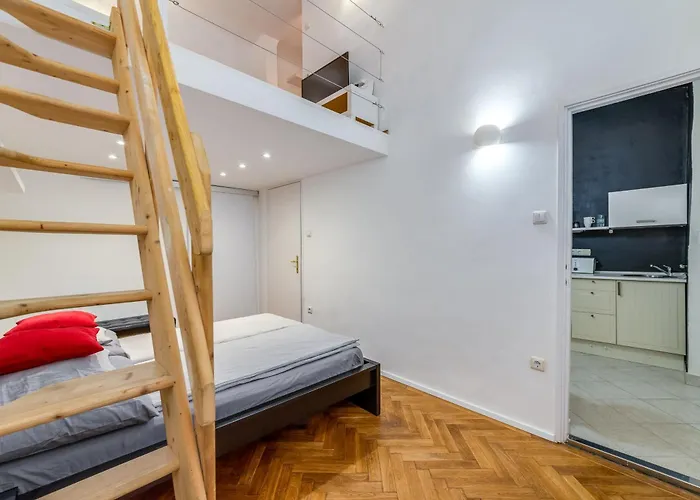 Nuka With Ac Budapeşte